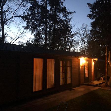 3 Slaapkamer Blokhut Met Opgemaakte Bedden Villa Putten Exteriör bild