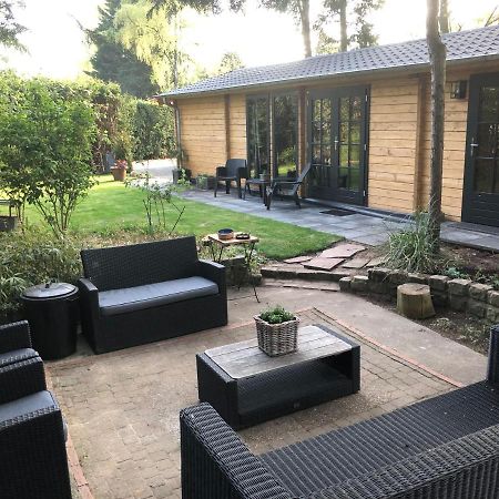 3 Slaapkamer Blokhut Met Opgemaakte Bedden Villa Putten Exteriör bild