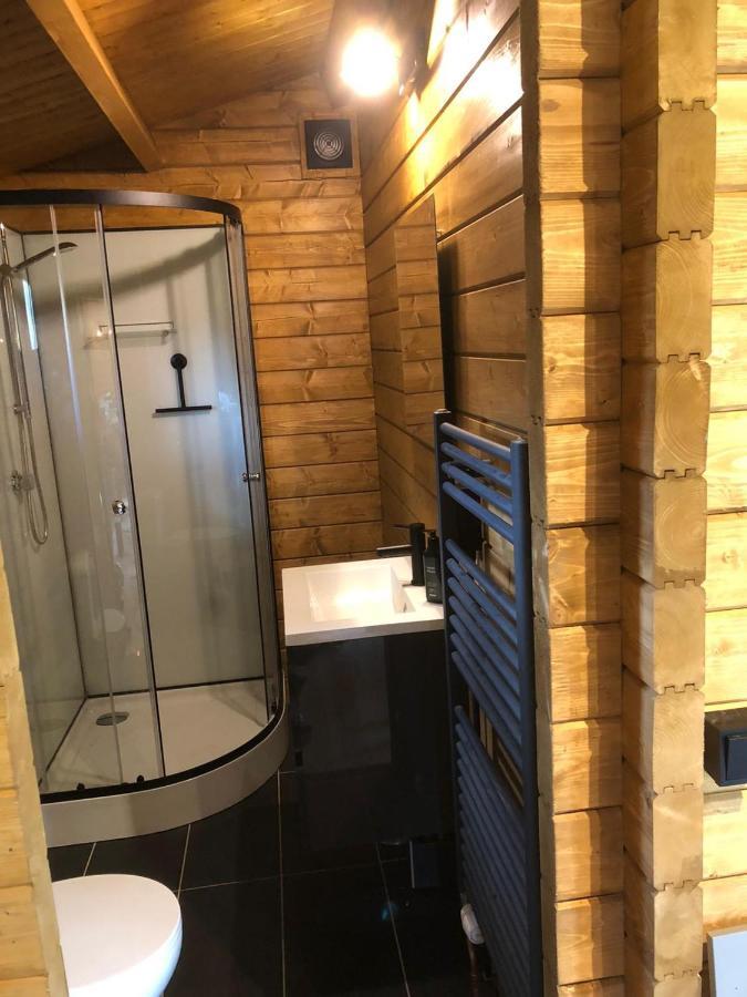 3 Slaapkamer Blokhut Met Opgemaakte Bedden Villa Putten Exteriör bild