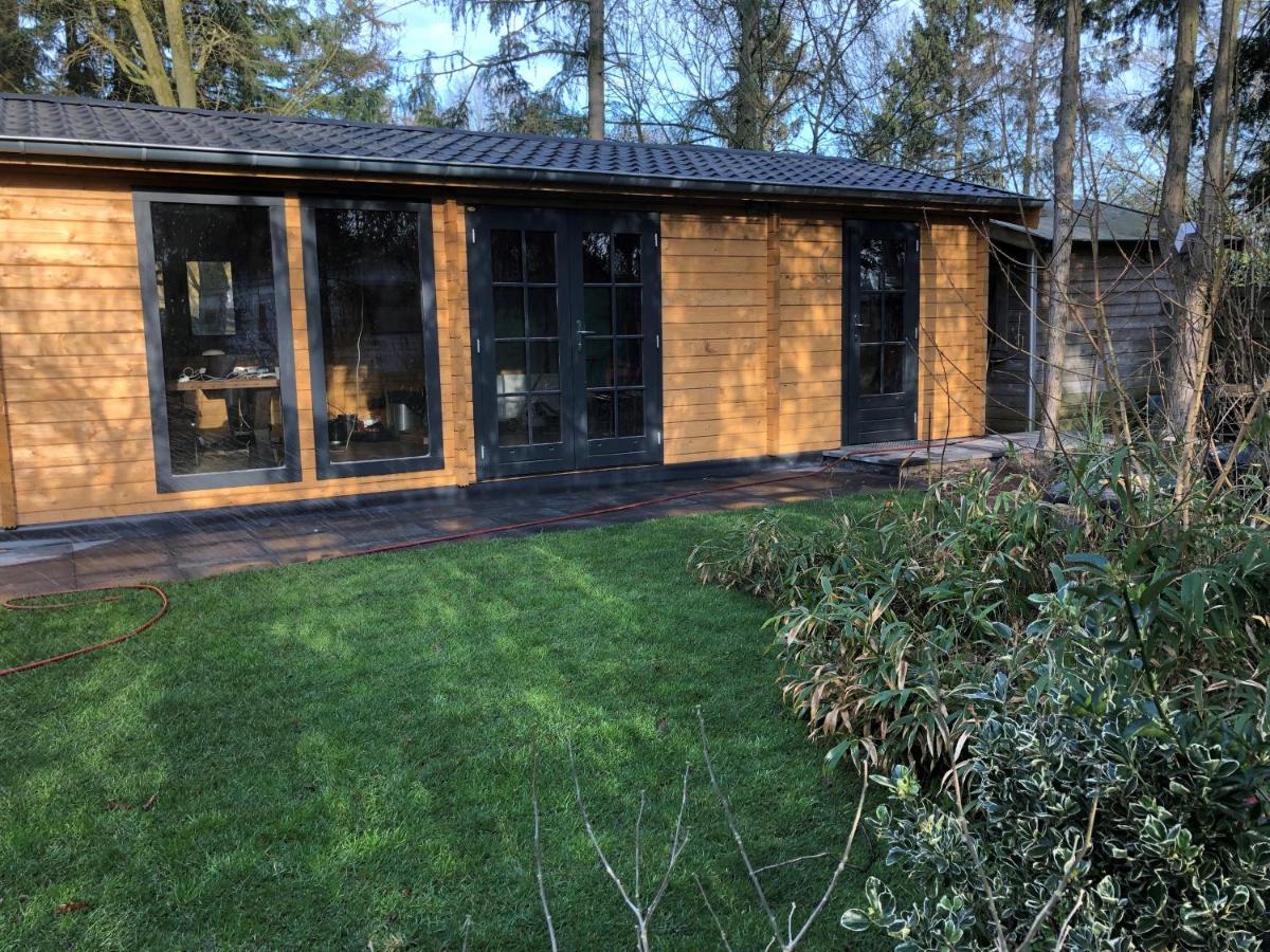 3 Slaapkamer Blokhut Met Opgemaakte Bedden Villa Putten Exteriör bild